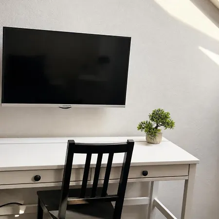 公寓 Bright Skylight Studio In The Heart Of Vilnius Old Town *